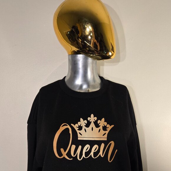 👑 “Queen of the Day” Black & Gold Cozy Sweatshirt – Rule Your Mood in Comfort M - Picture 1 of 2